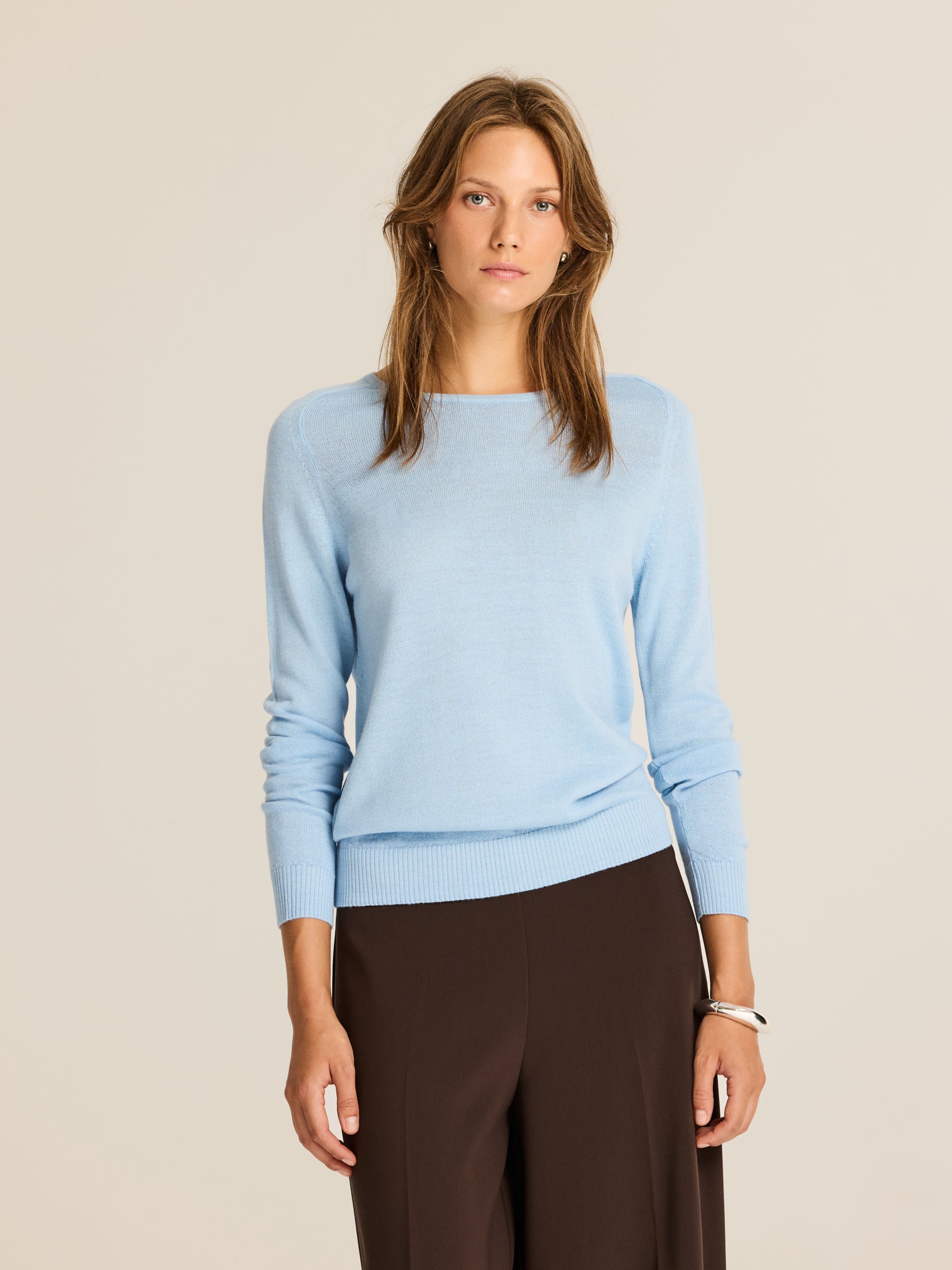 Knitted sweater with raglan sleeves