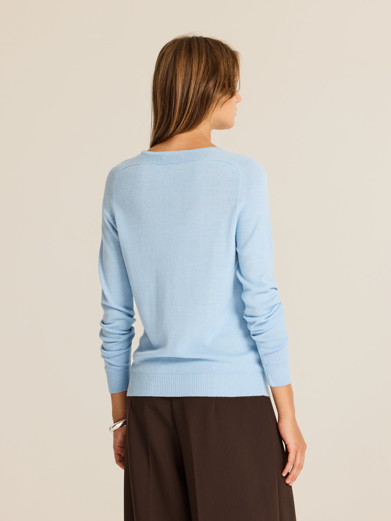 Knitted sweater with raglan sleeves