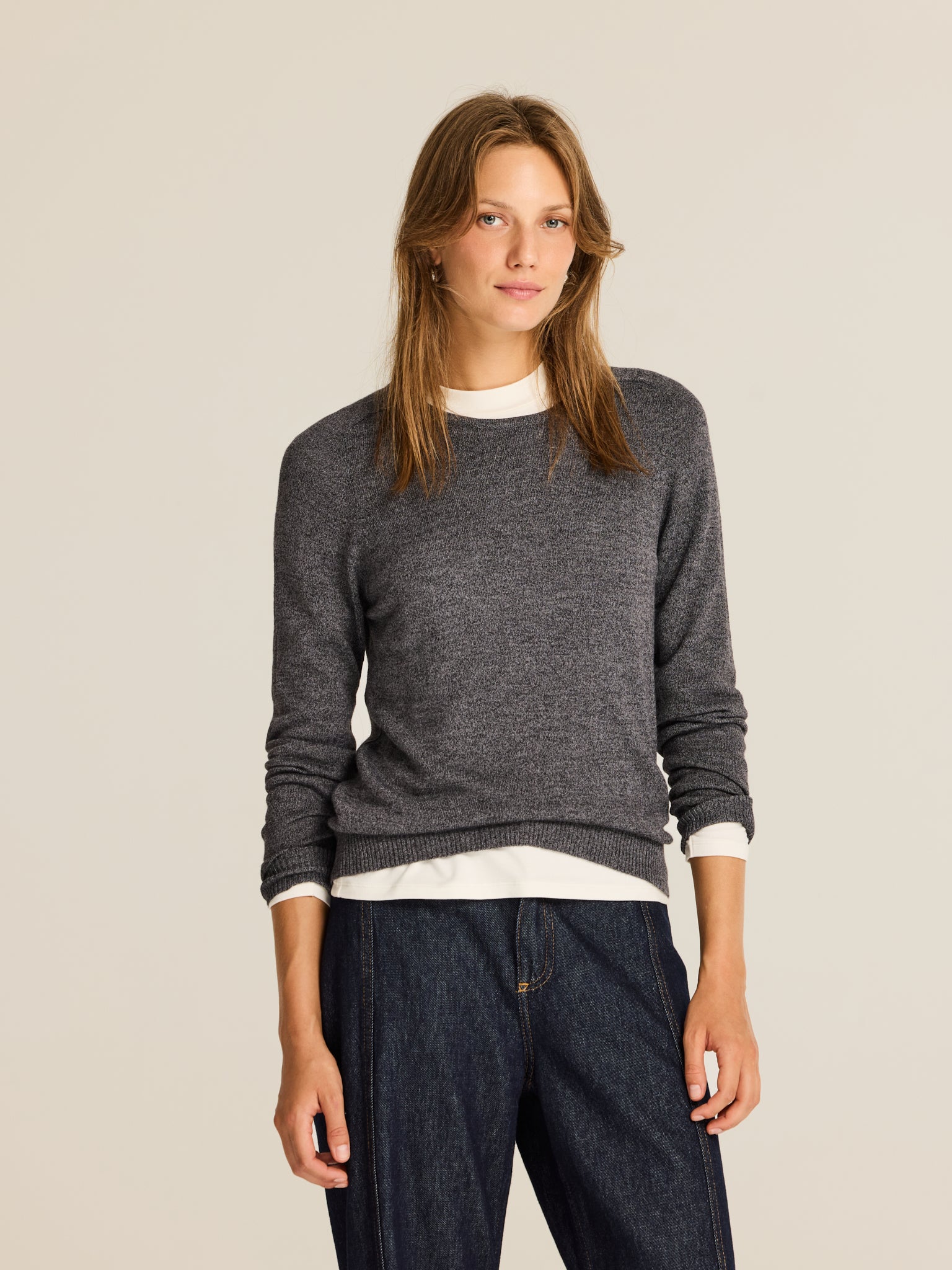 Knitted sweater with raglan sleeves
