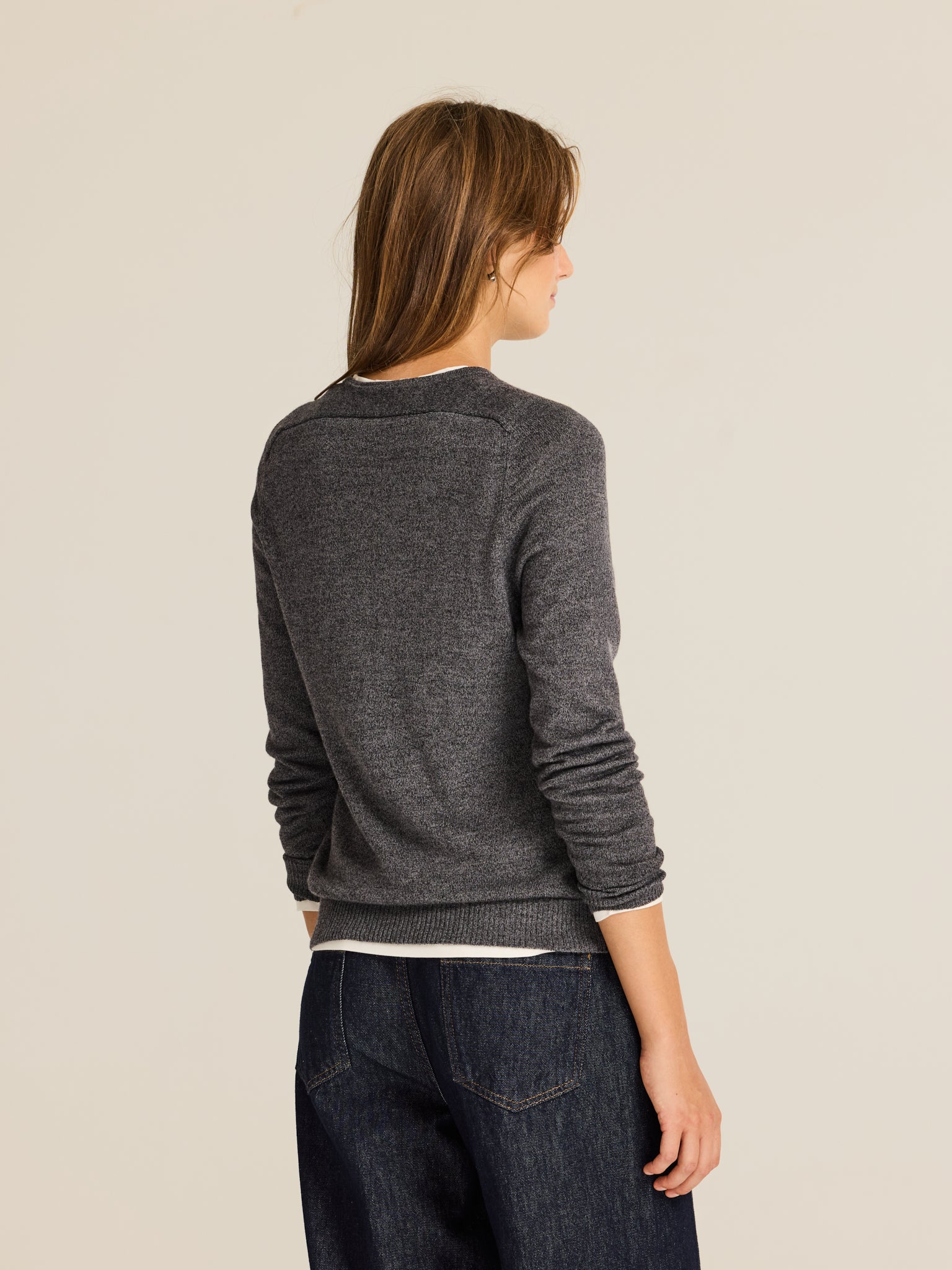 Knitted sweater with raglan sleeves