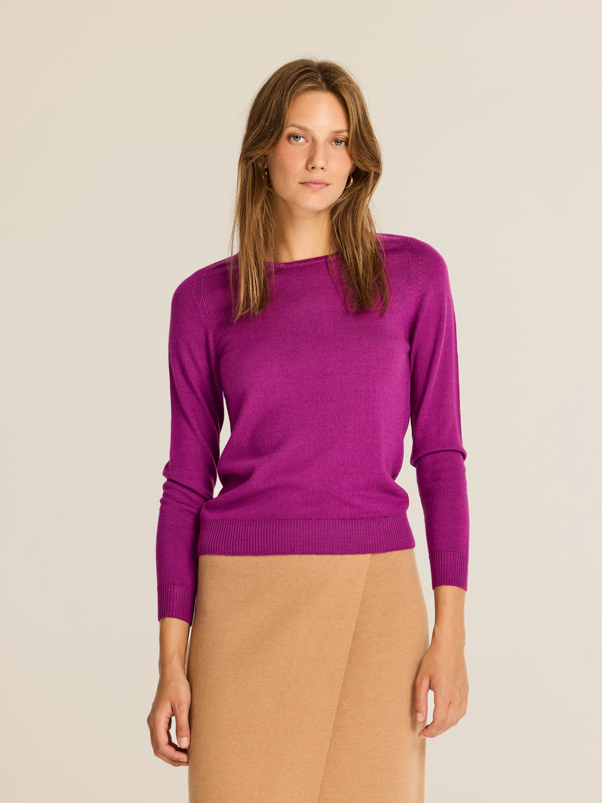 Knitted sweater with raglan sleeves