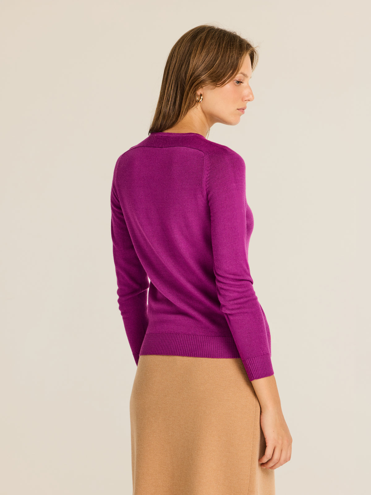Knitted sweater with raglan sleeves