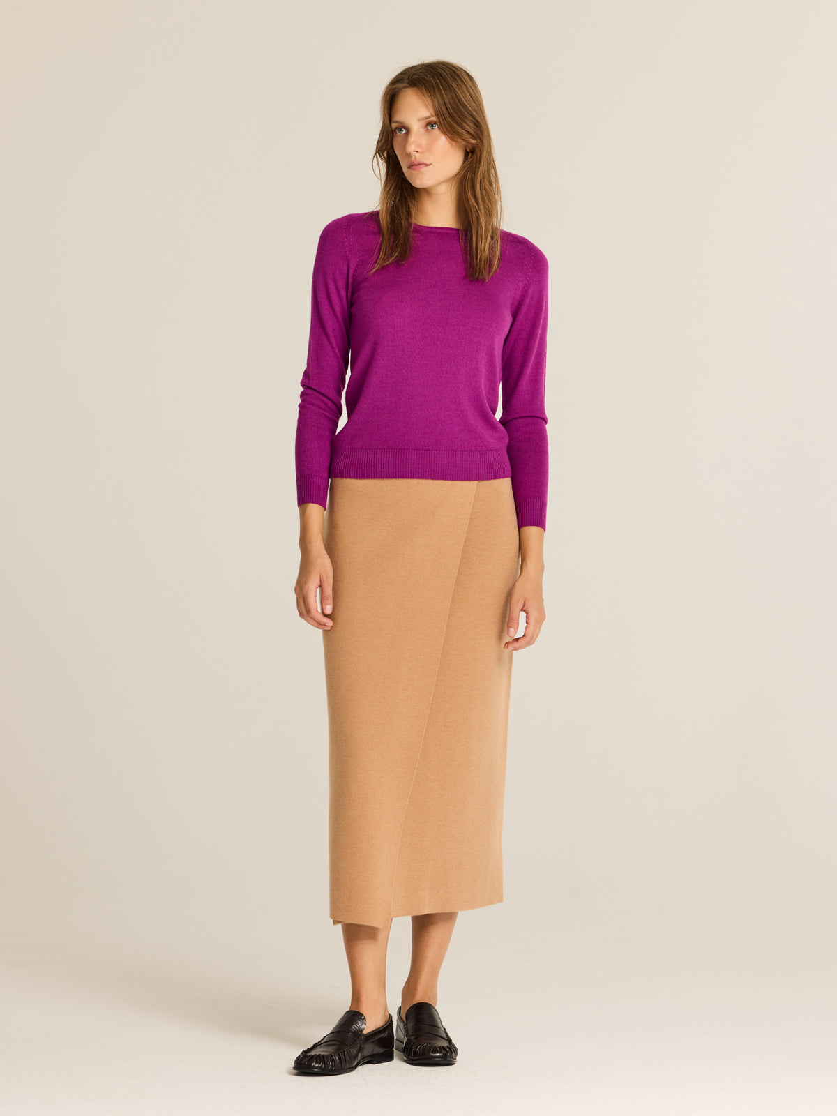 Knitted sweater with raglan sleeves