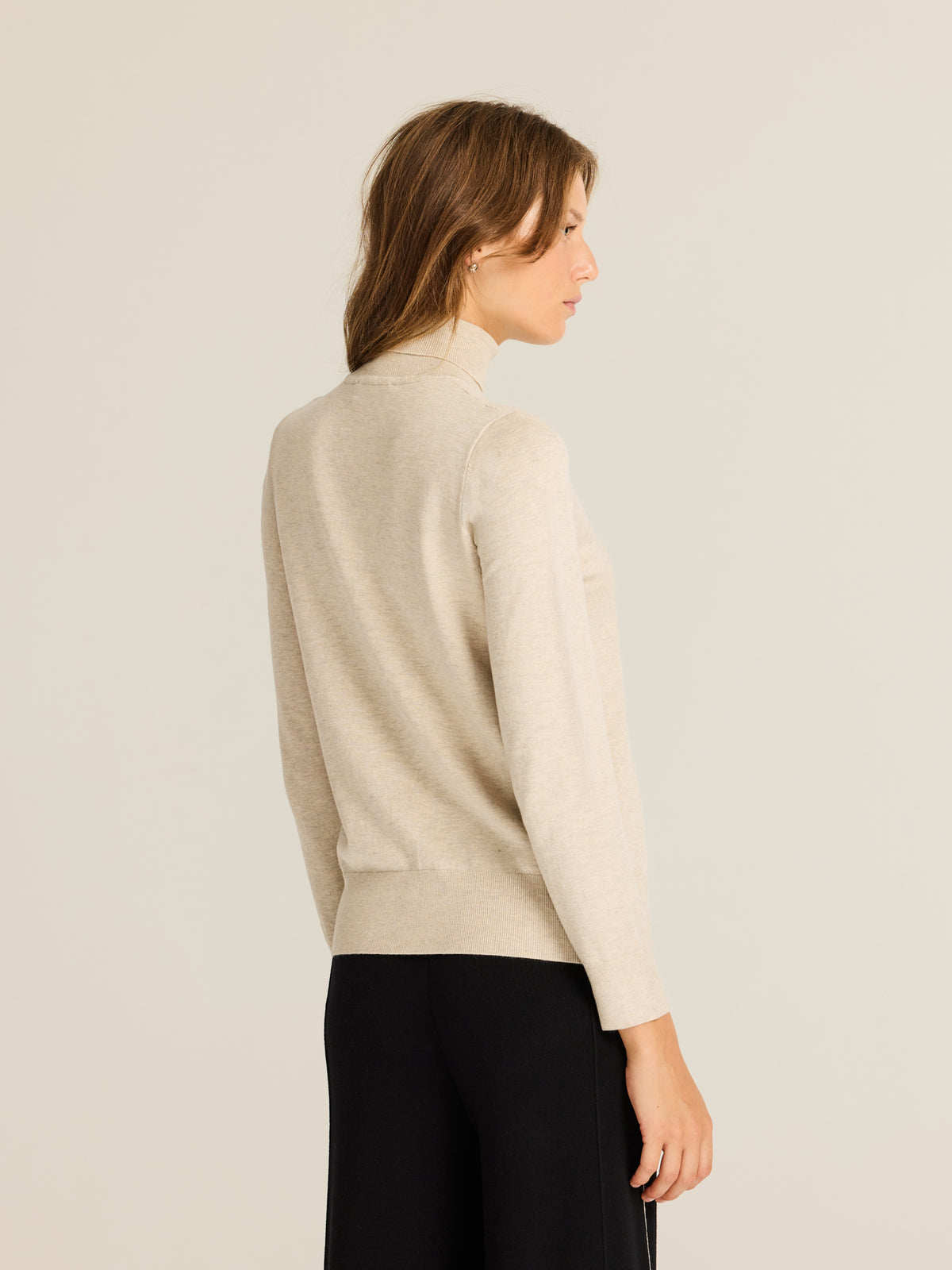 Jersey de viscosa con cuello alto