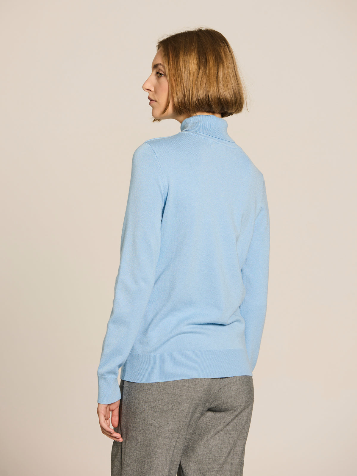 Jersey de viscosa con cuello alto