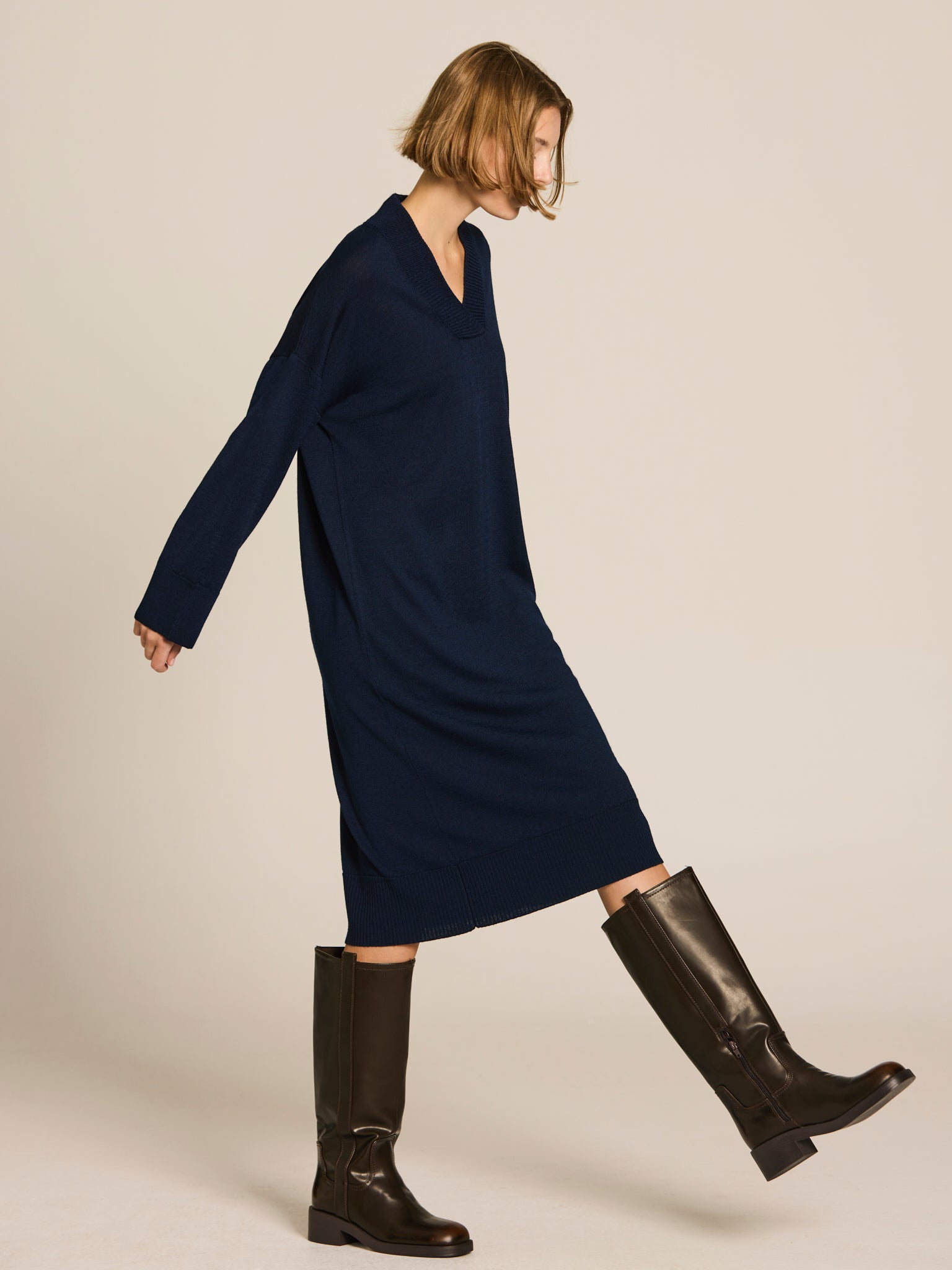 Vestido de punto con escote en V