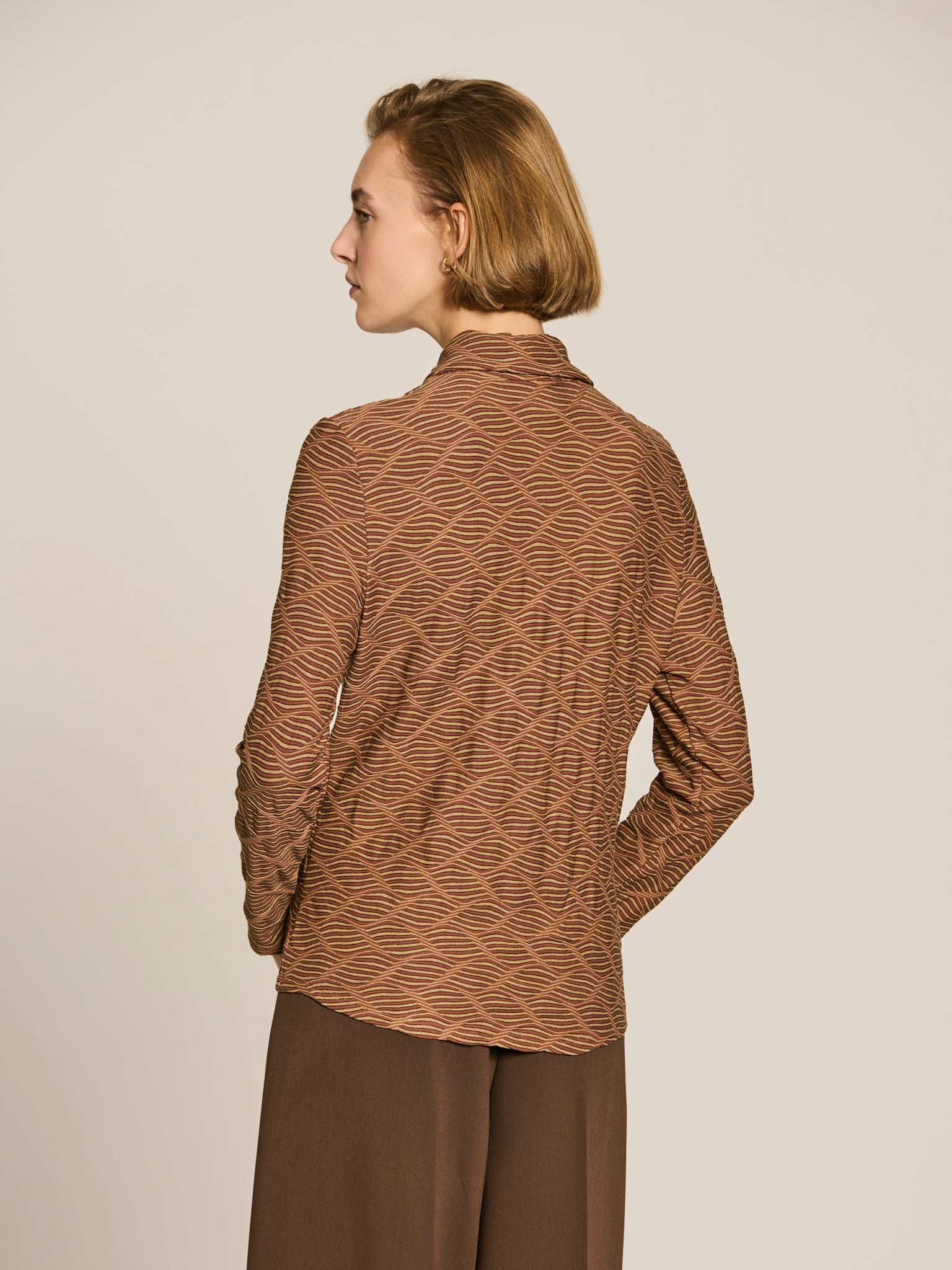 Camisa dibujo de ondas