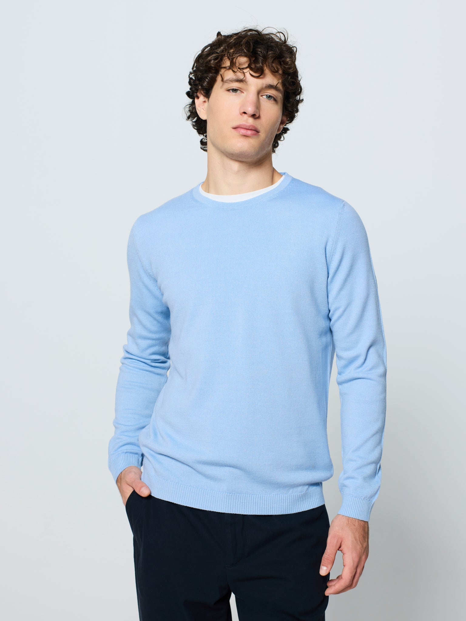 Jersey de hombre cuello redondo y manga larga