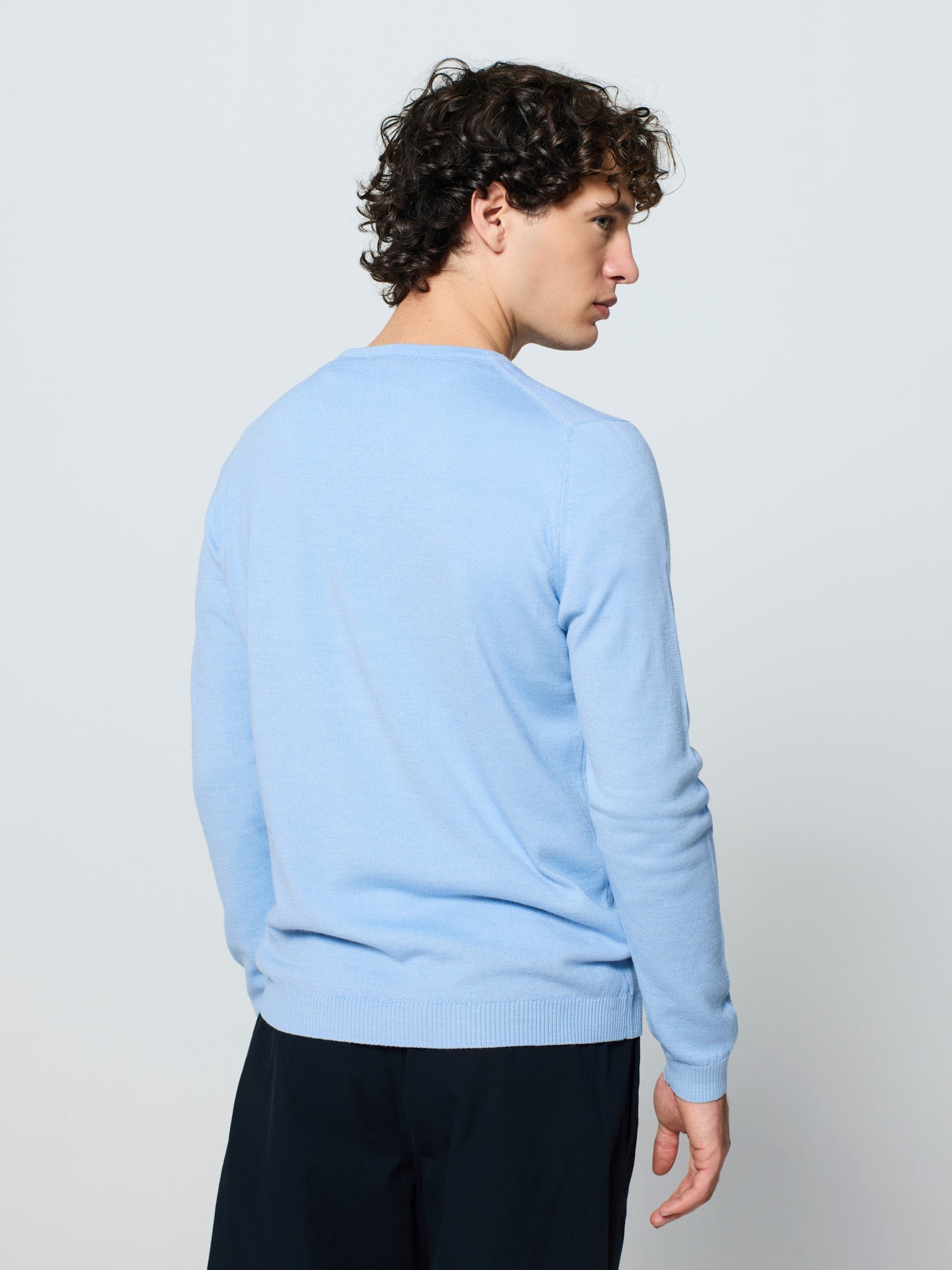 Jersey de hombre cuello redondo y manga larga