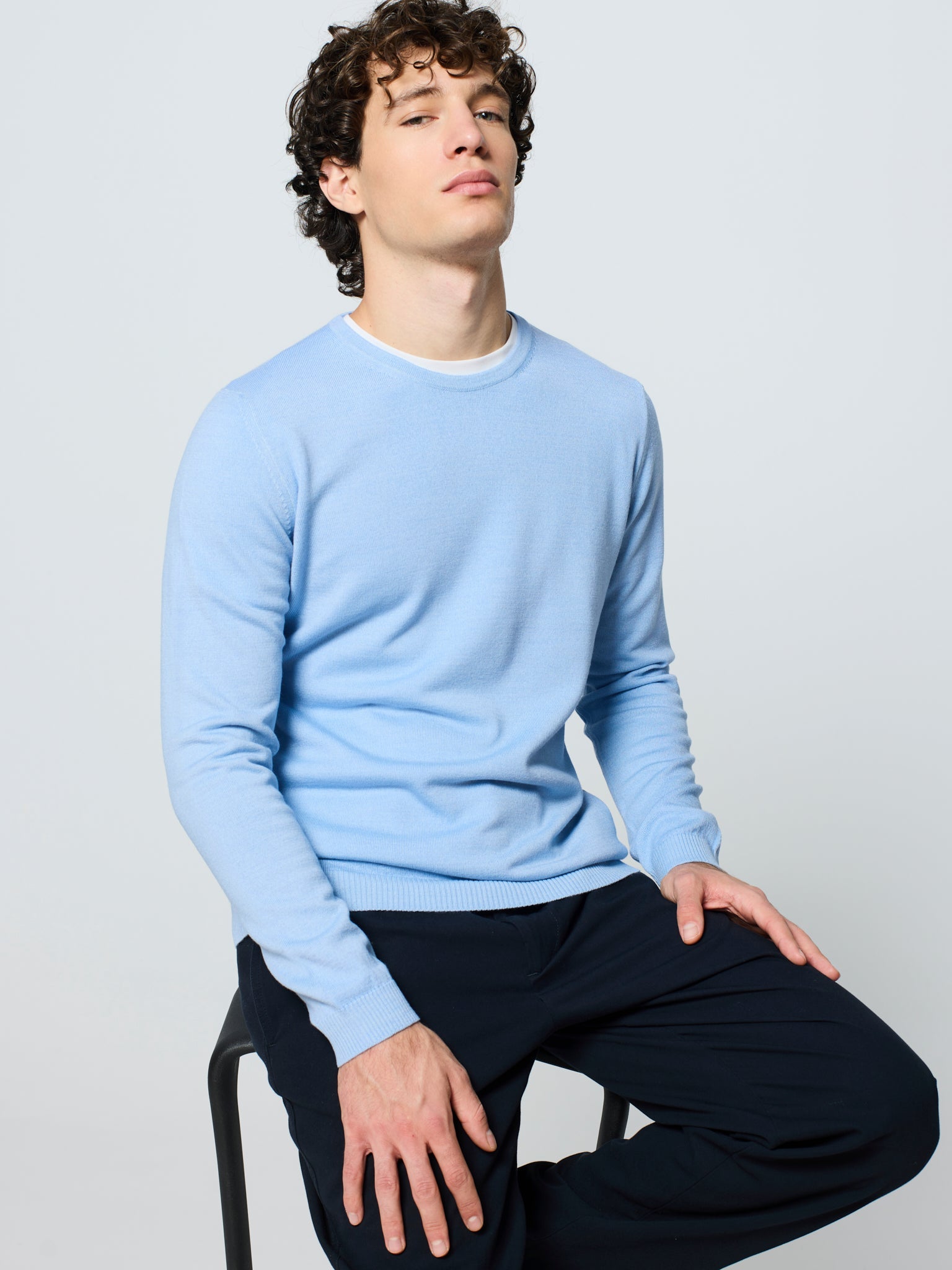 Jersey de hombre cuello redondo y manga larga