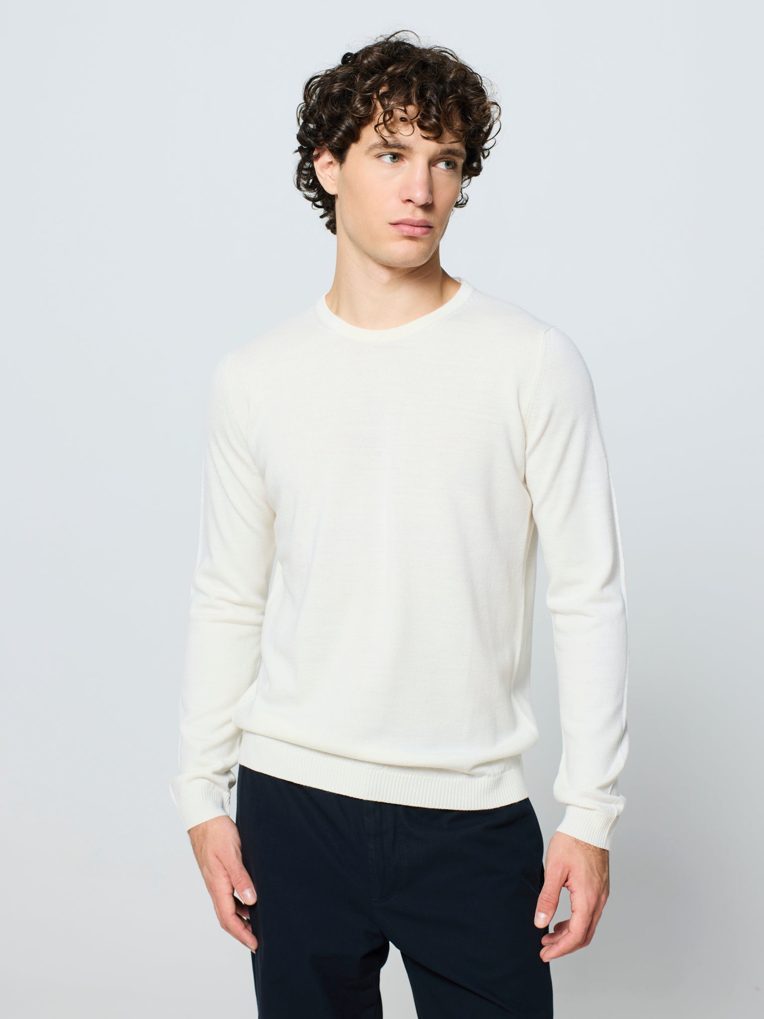 Jersey de hombre cuello redondo y manga larga