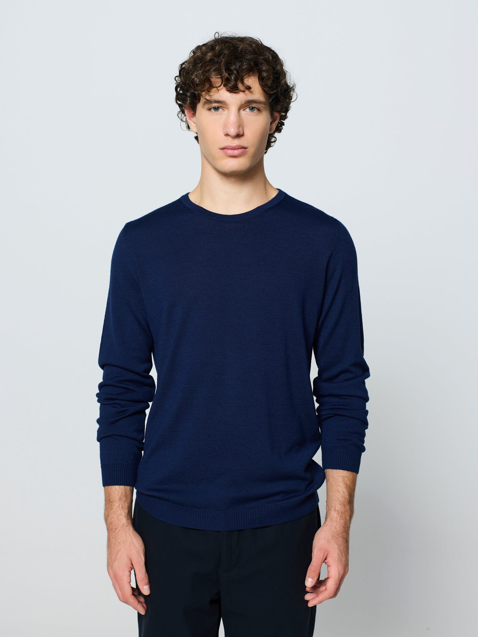 Jersey de hombre cuello redondo y manga larga