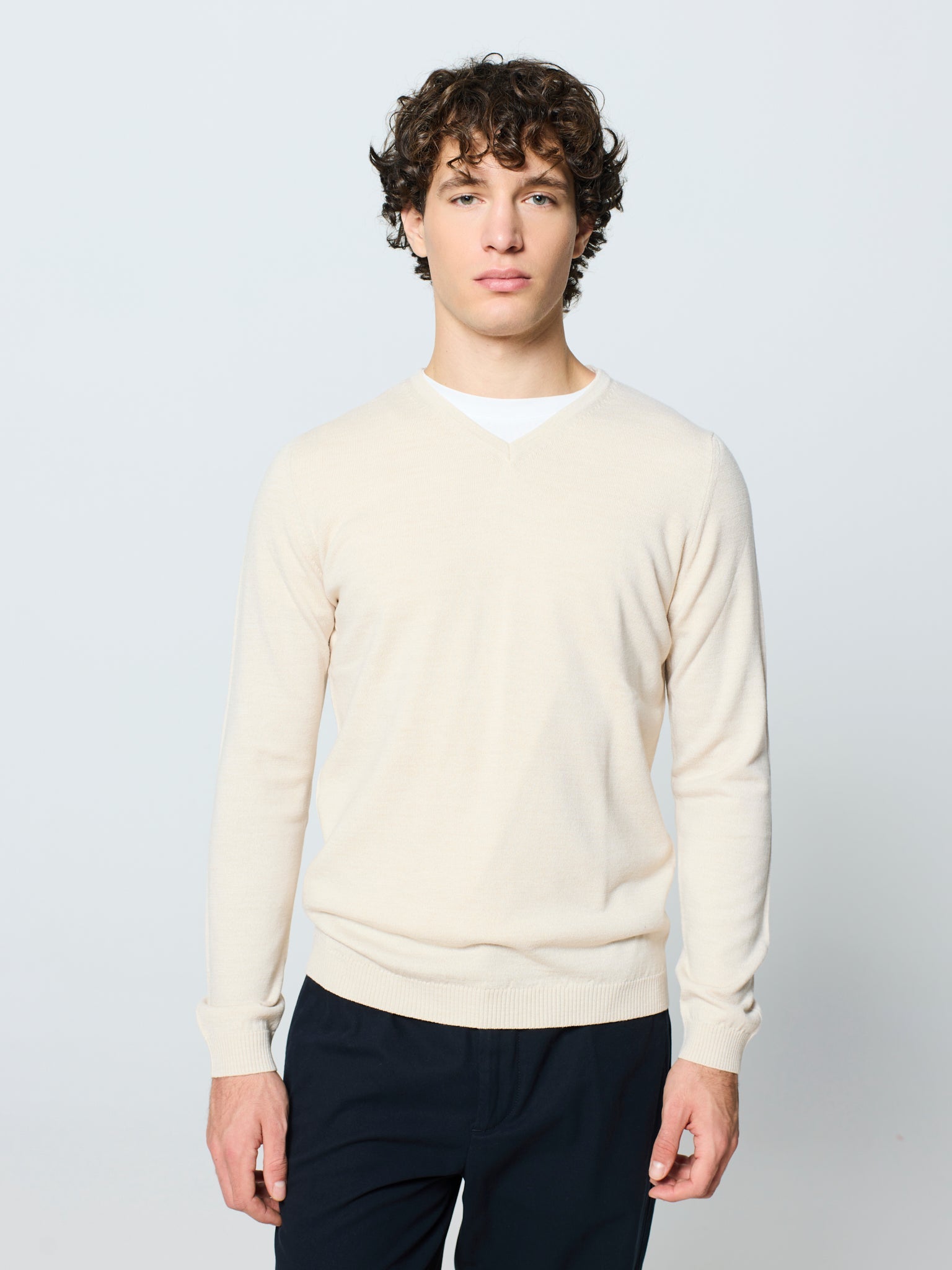 Jersey de hombre cuello pico y manga larga