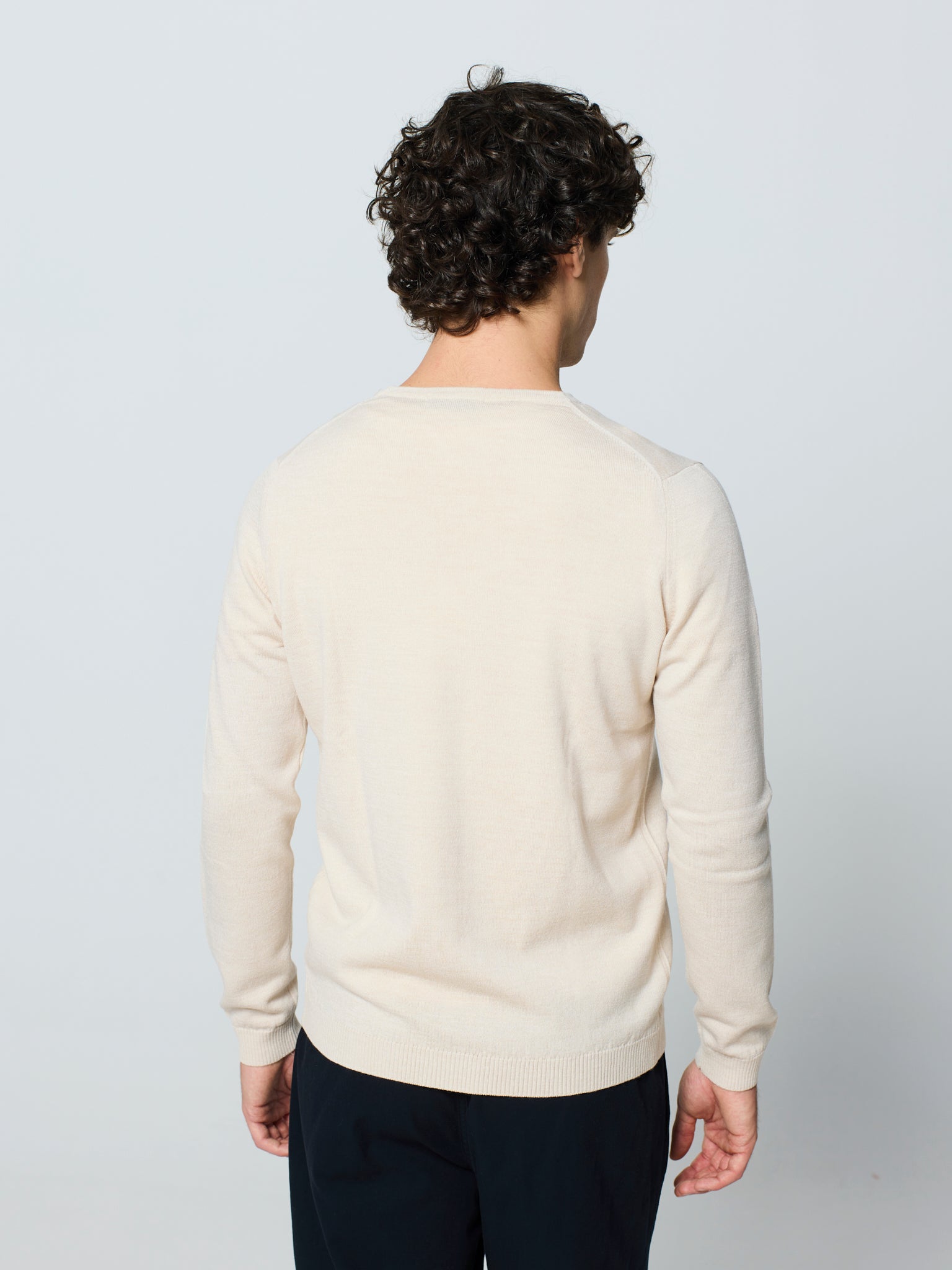 Jersey de hombre cuello pico y manga larga