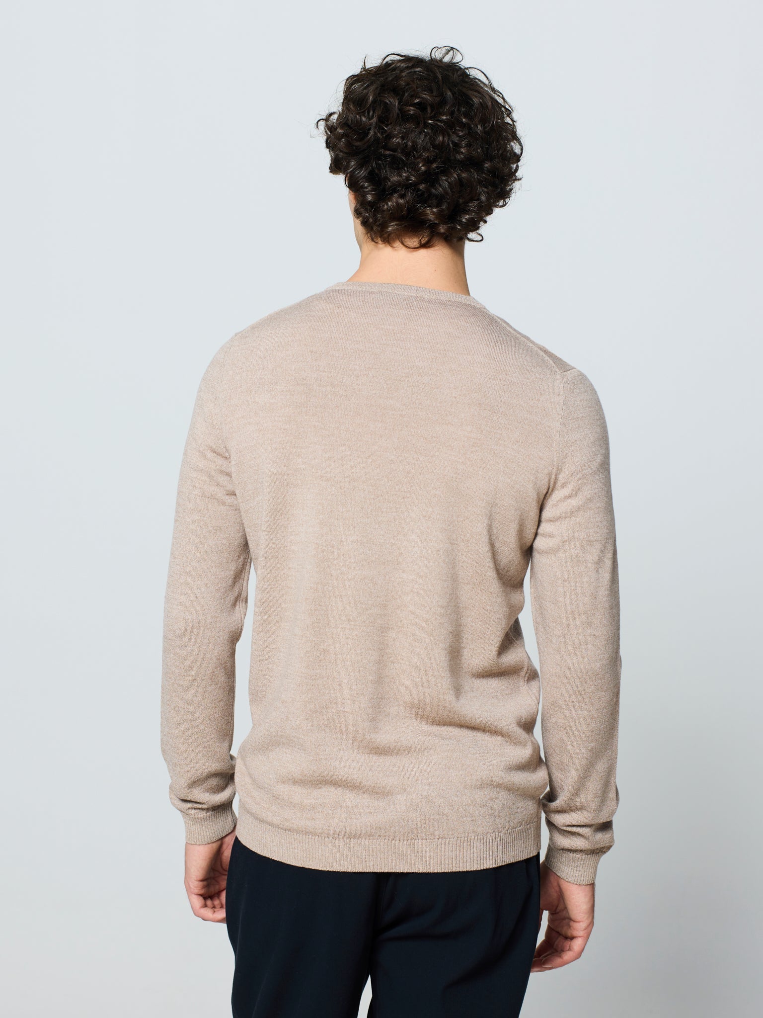Jersey de hombre cuello pico y manga larga