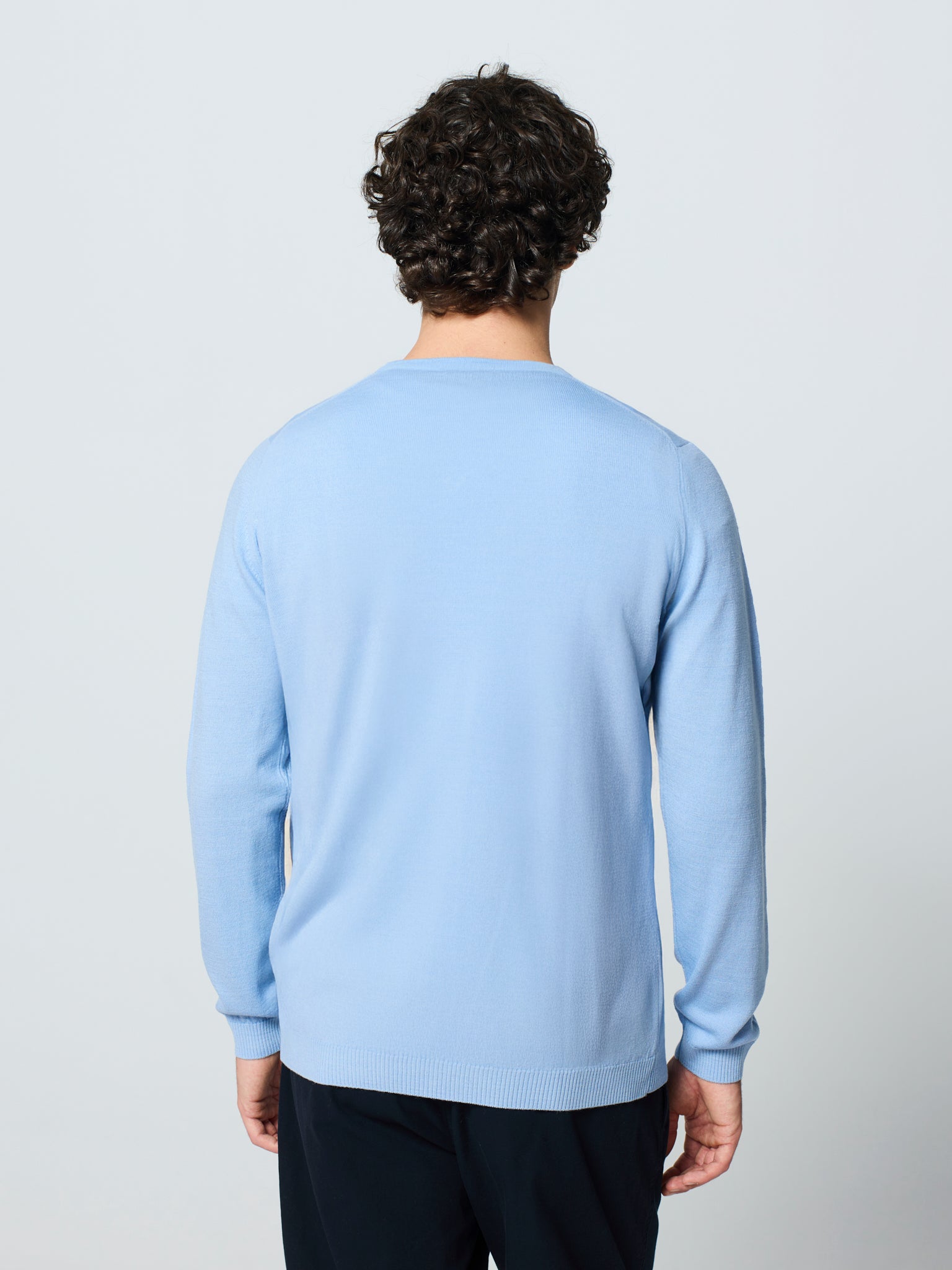 Jersey de hombre cuello pico y manga larga