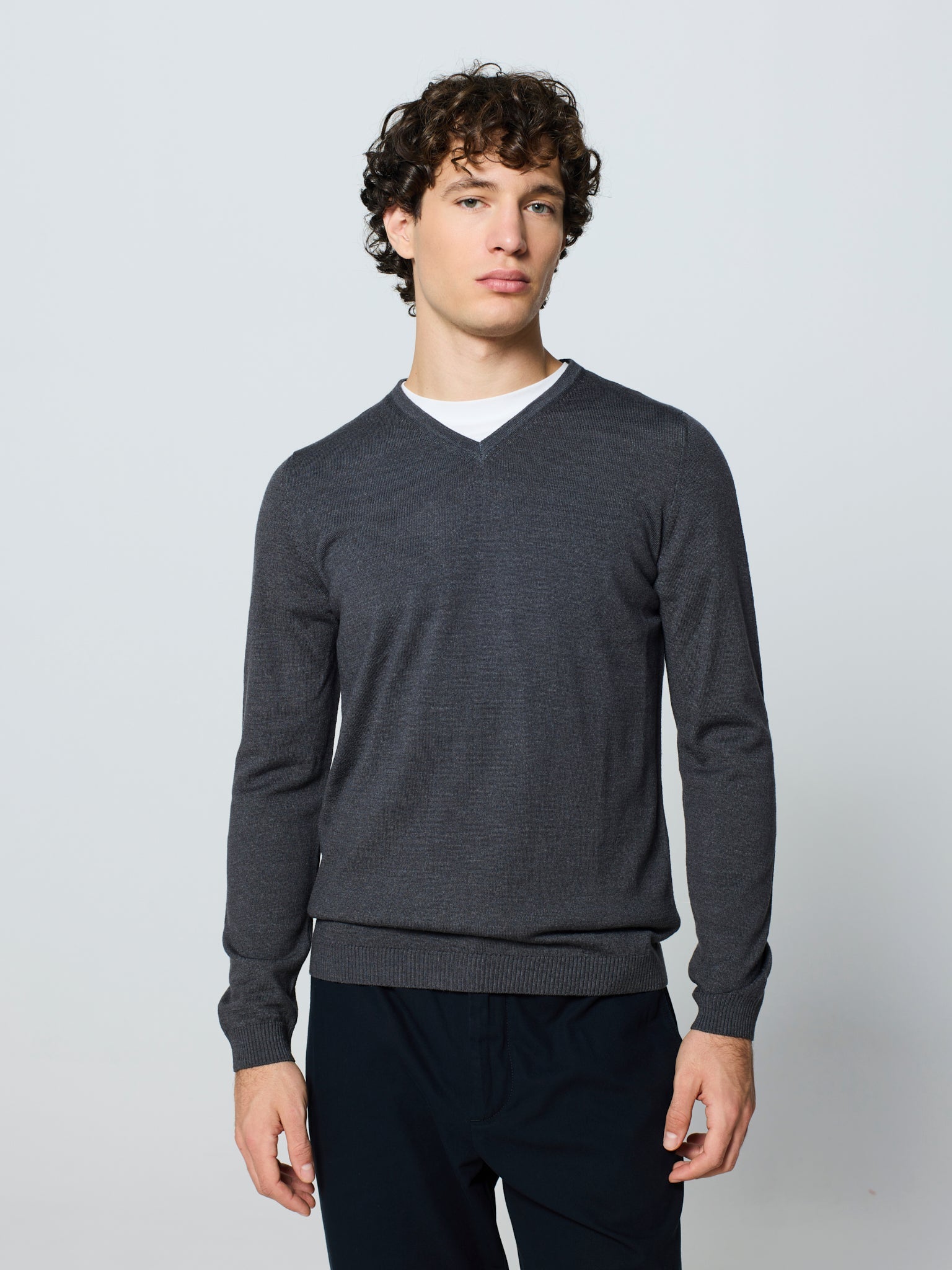 Jersey de hombre cuello pico y manga larga