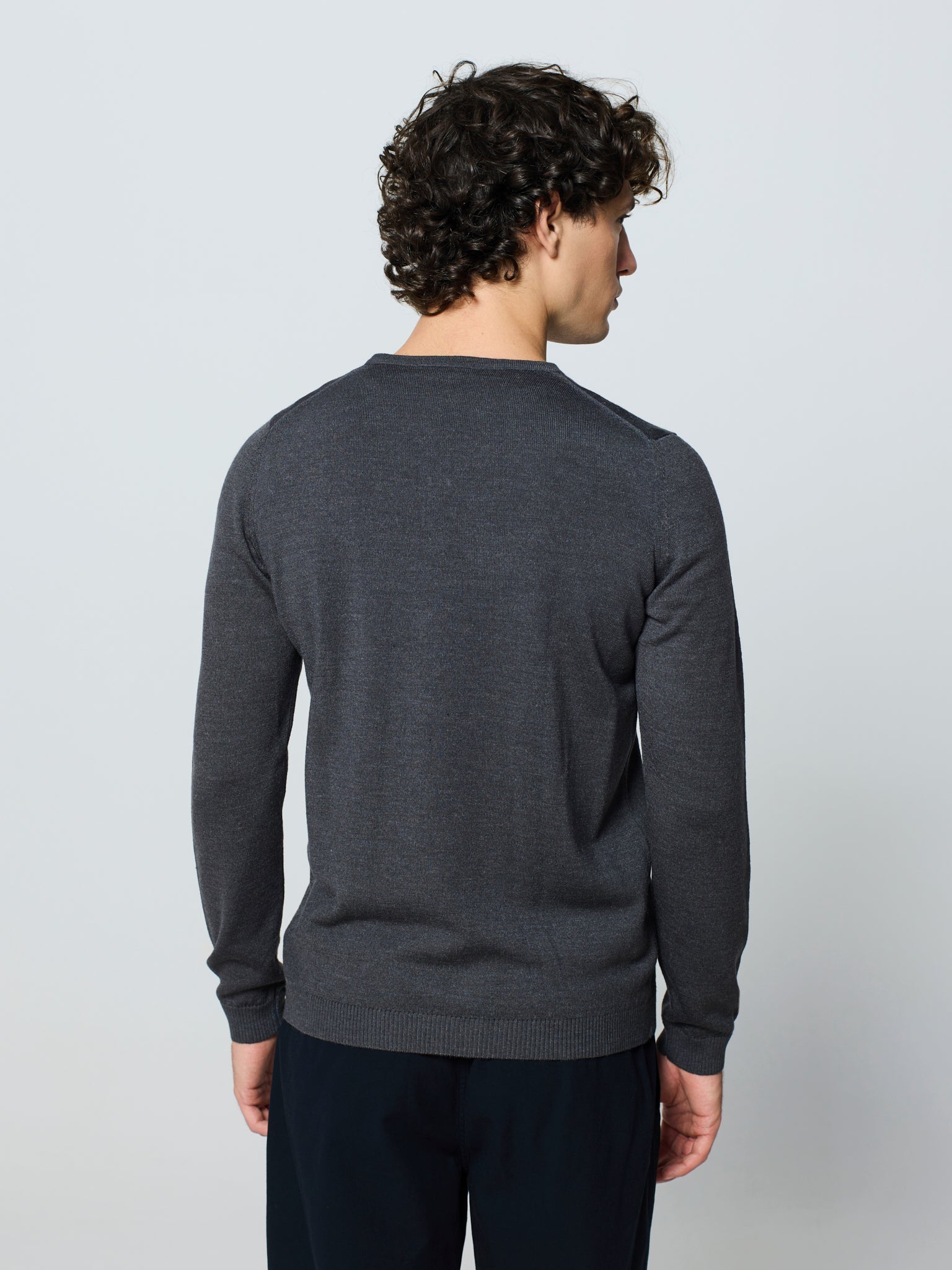 Jersey de hombre cuello pico y manga larga