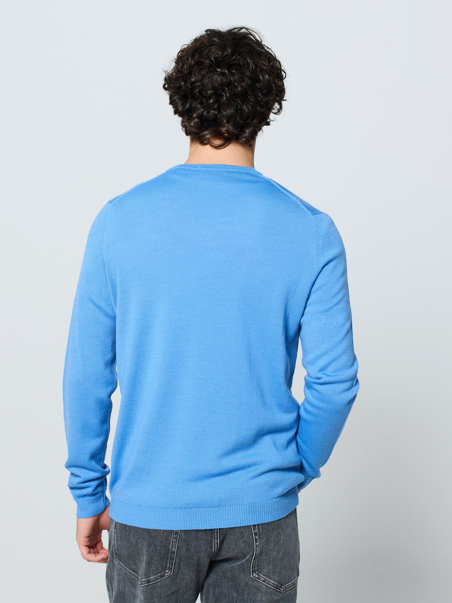 Jersey de hombre cuello pico y manga larga