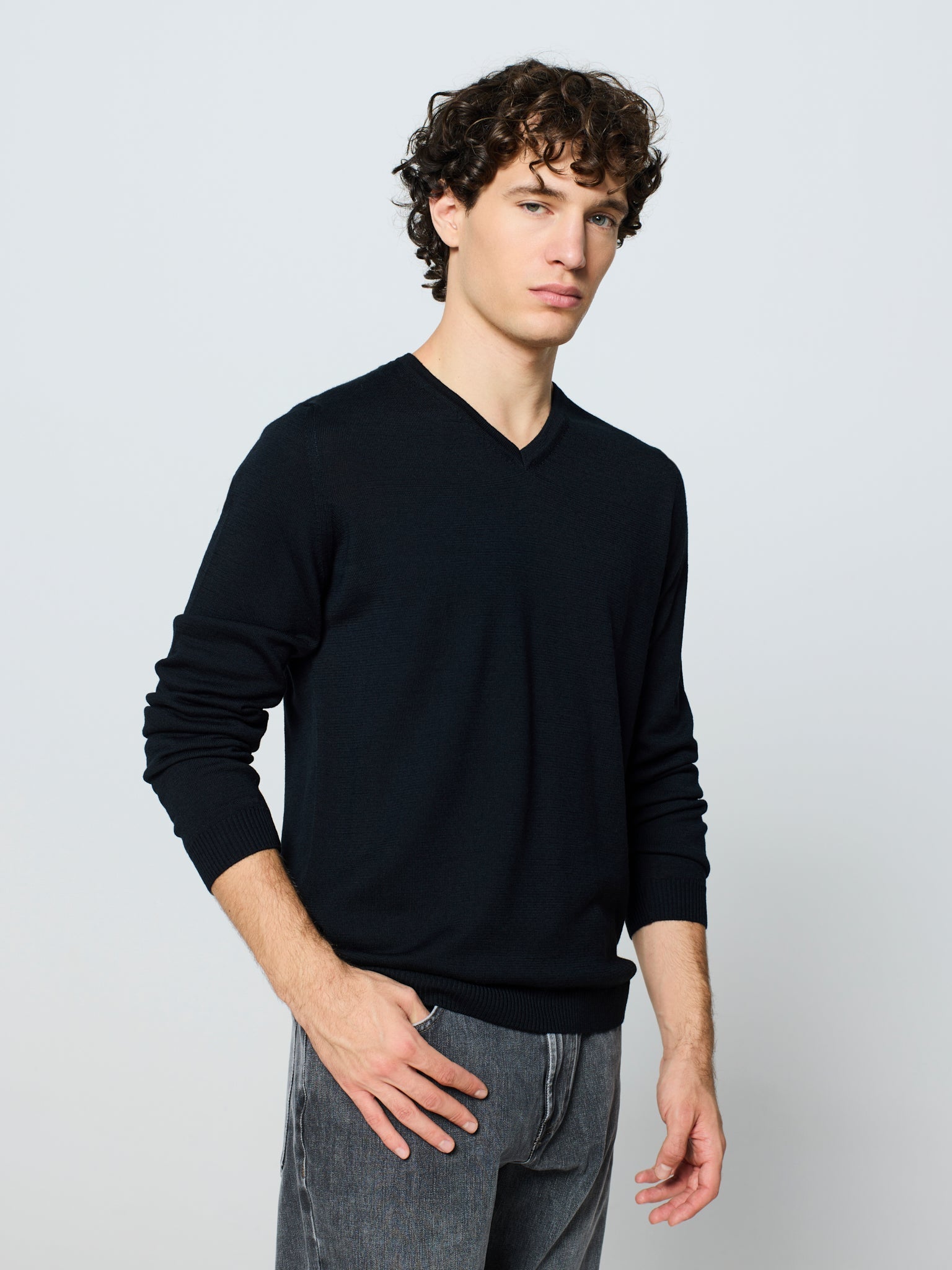 Jersey de hombre cuello pico y manga larga