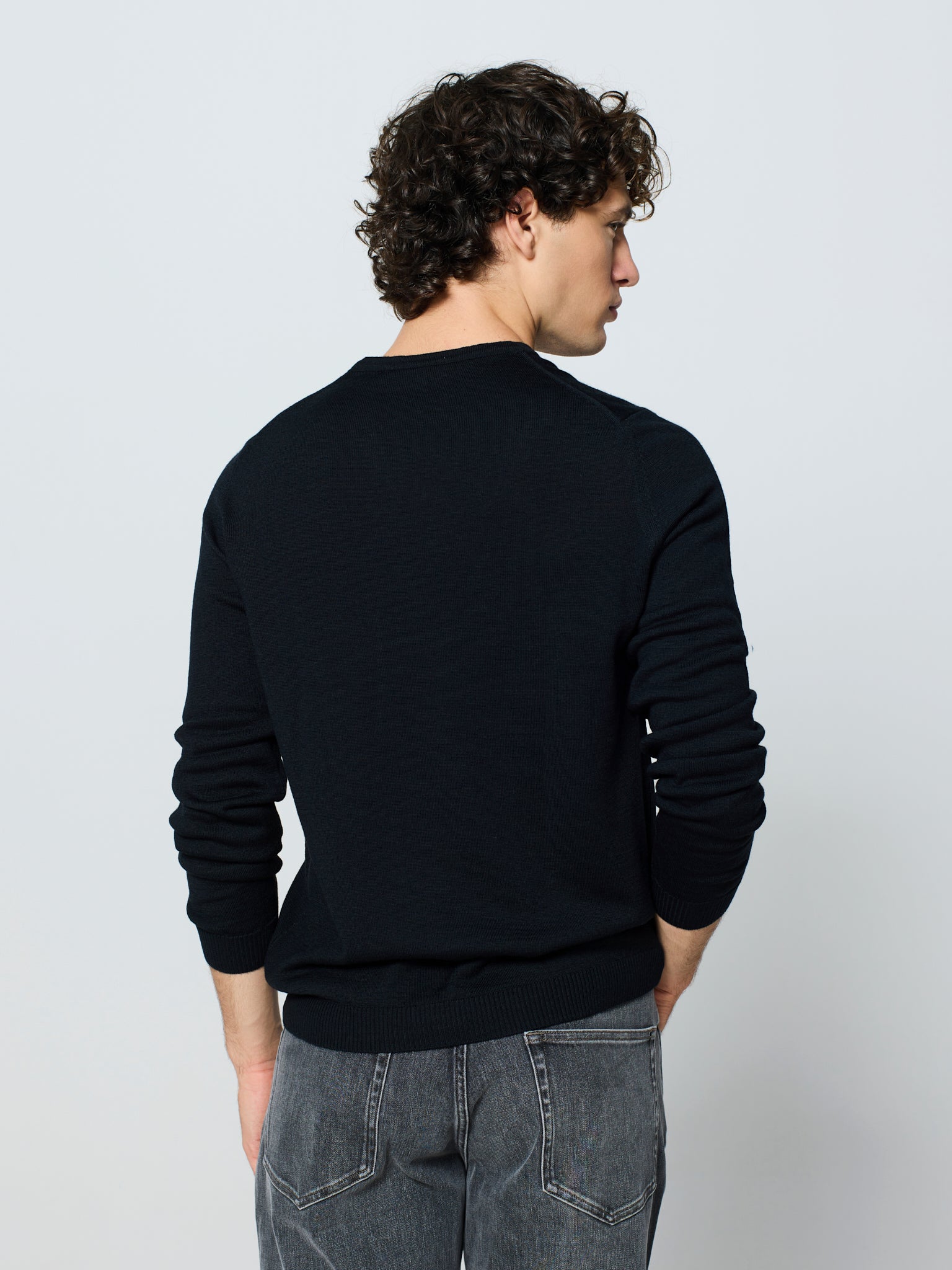 Jersey de hombre cuello pico y manga larga