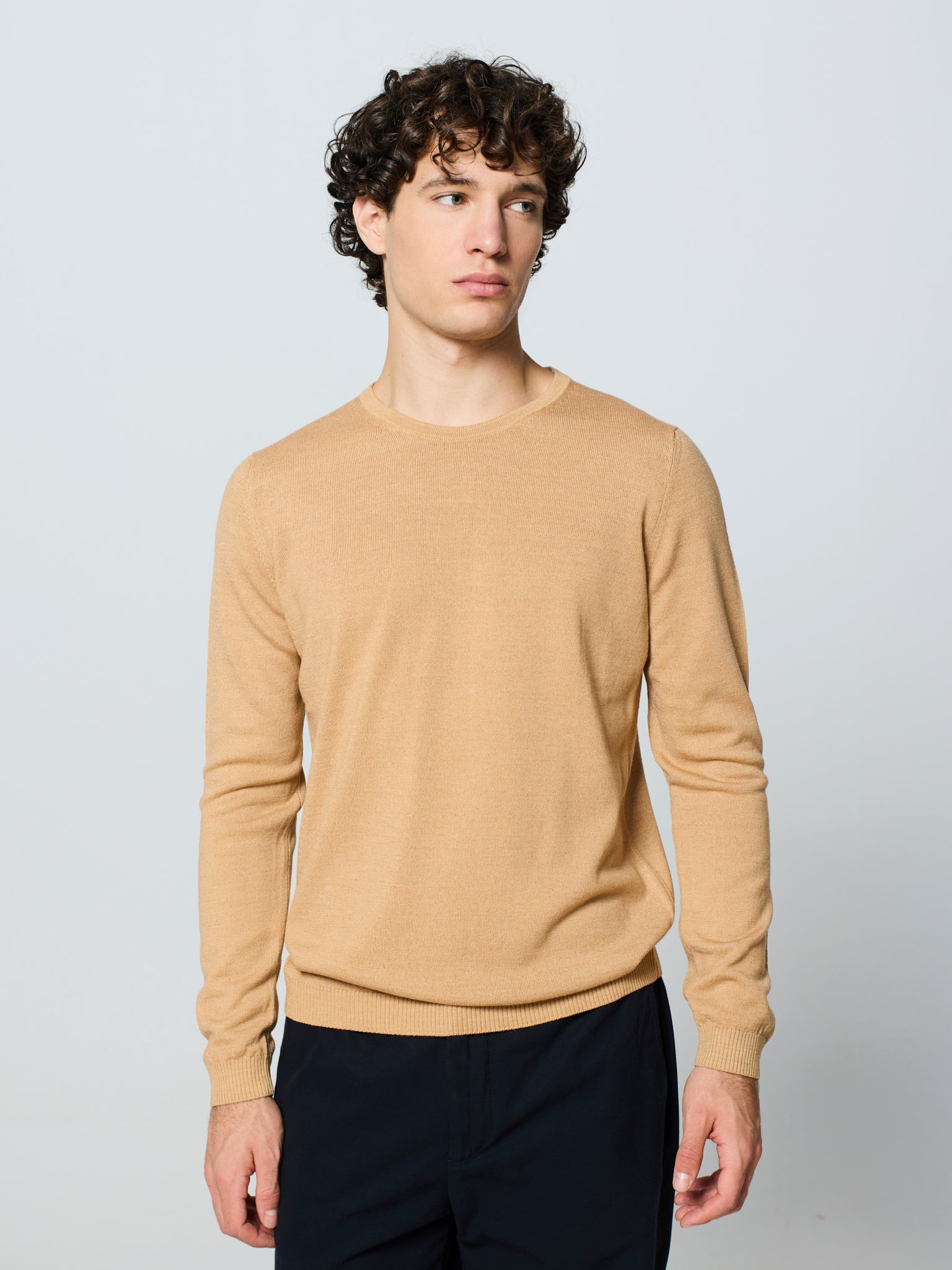 Jersey de hombre cuello redondo y manga larga