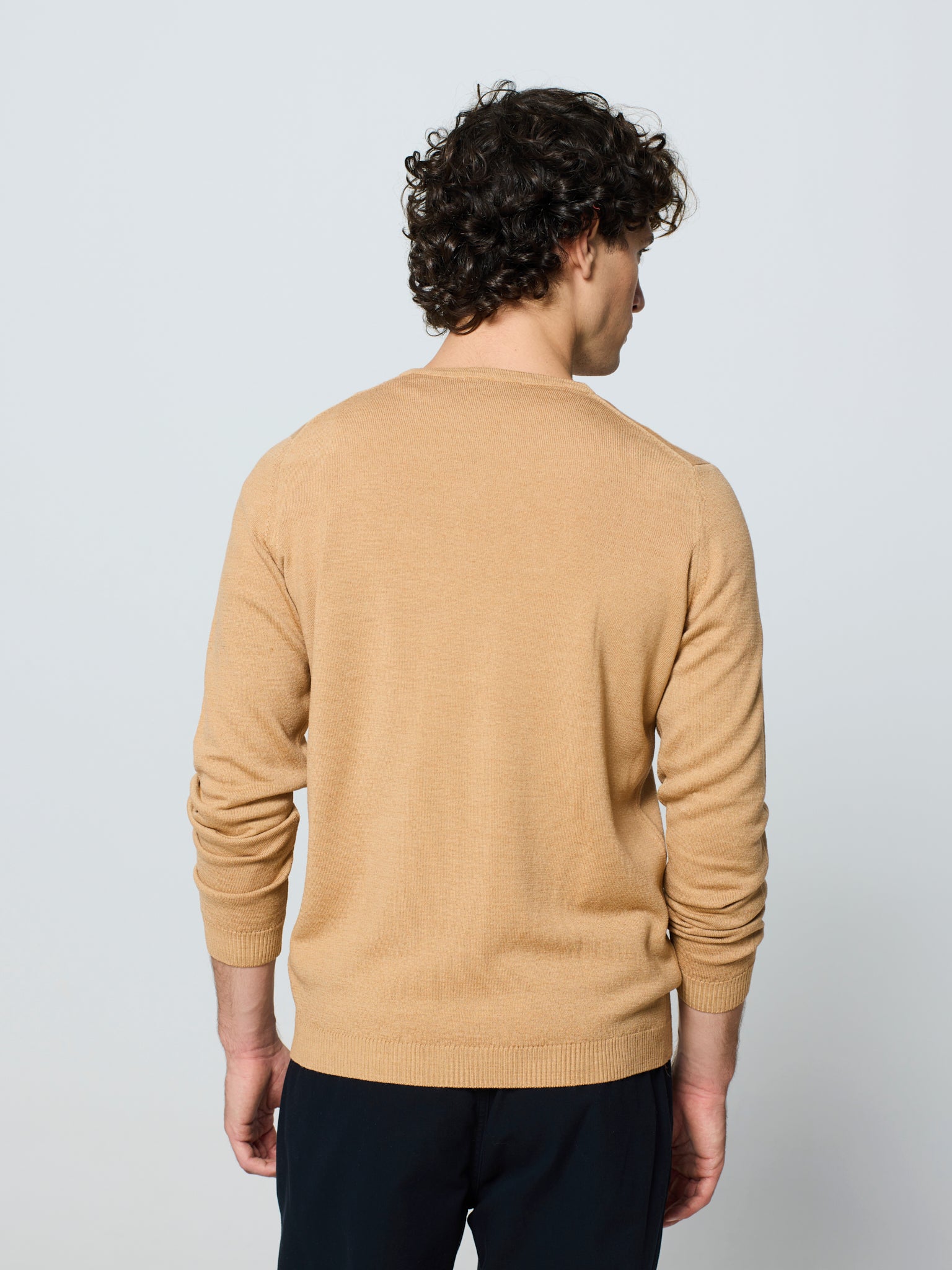 Jersey de hombre cuello pico y manga larga